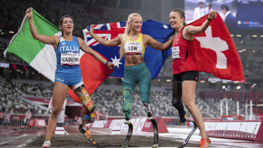 Vanessa Low celebrates her gold medal with silver medallist Martina Caironi, of Italy, and bronze medallist Elena Kratter, of Switzerland.