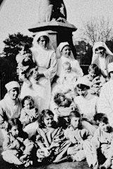 Nurses and children in front of the Westgarth fountain at the Exhibition Building in 1919.