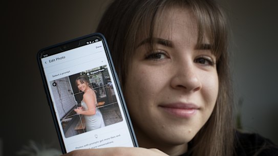 Charlotte McKinnon says she would consider putting her vaccination status on her dating profile