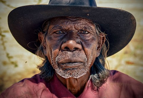 Indigenous actor David Dalaithngu on the set of Ivan Sen’s 2016 film Goldstone.