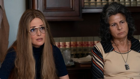 Rose Byrne as Gloria Steinem and Tracey Ullman as Betty Friedan in Mrs. America. 