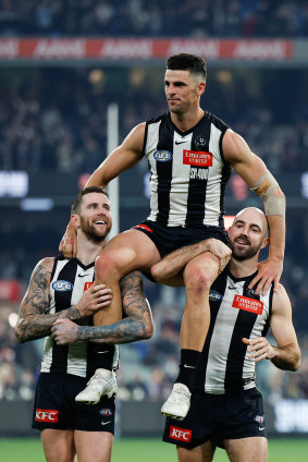 Scott Pendlebury was chaired off the ground after his 400th game by Jeremy Howe and Steele Sidebottom.