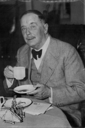 Science fiction author and  "No. 1 personality at the congress" H.G Wells were among those who suffered through Canberra's heatwave of 1939