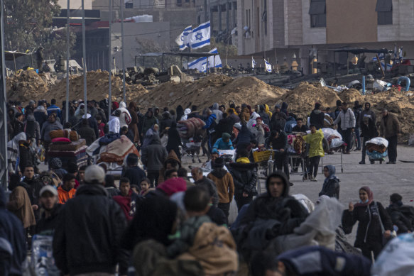 Palestinians flee the Israeli ground offensive in Kahn Younis, Gaza Strip, late last week.