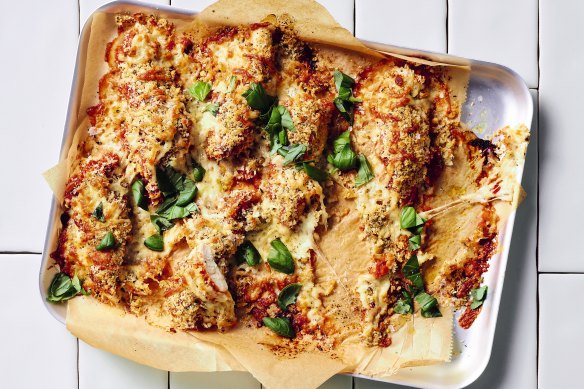 One-tray cheesy tomato and basil chicken strips.