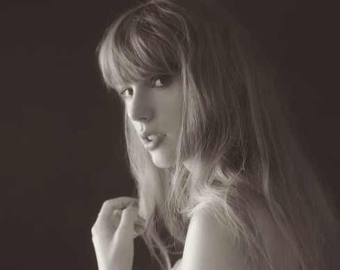 Taylor Swift - Figure 1