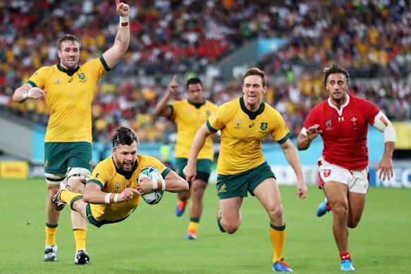 Adam Ashley-Cooper scores for the Wallabies against Wales at the 2019 World Cup.