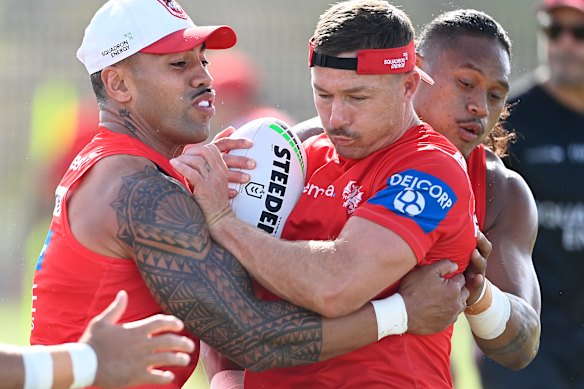 O co-capitão dos Dragões, Damien Cook, treinando em Las Vegas.