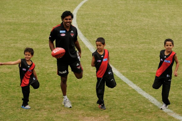 Essendon’s Alwyn Davey exercises with his children Alijah, Jayden, and Alwyn jnr back in 2012.