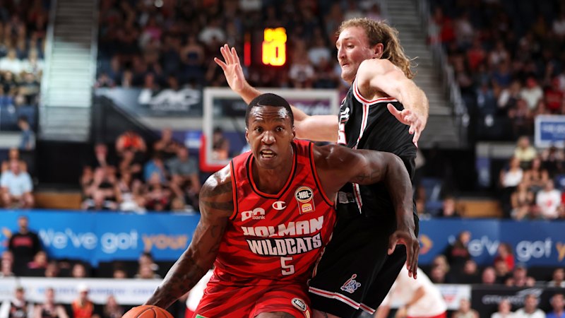 Doolittle a big presence as Wildcats hunt down Hawks