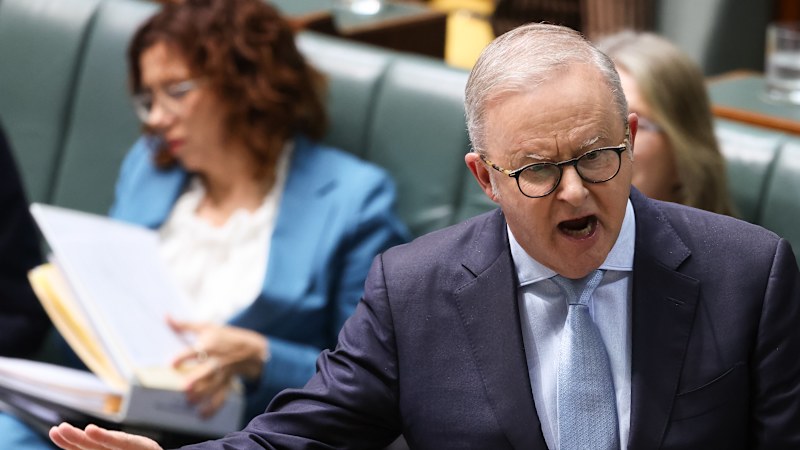 Government brought budget crisis on itself: business