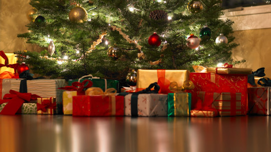 If you don't have any cash sitting aside for Christmas presents, don't worry. There is still time to figure out realistically how much you can save each week.