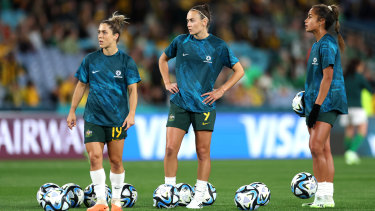 Mary Fowler (right) prepares to partner with Caitlin Foord (centre) in attack during the warm-up before the Matildas’ opening match against Ireland.