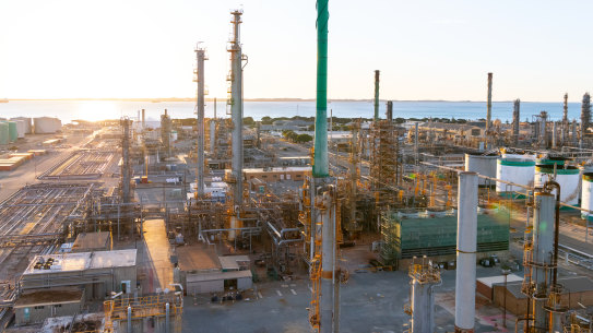 British oil giant BP has announced the closure of Perth's Kwinana oil refinery, the largest in the nation, leaving 600 workers out of a job.