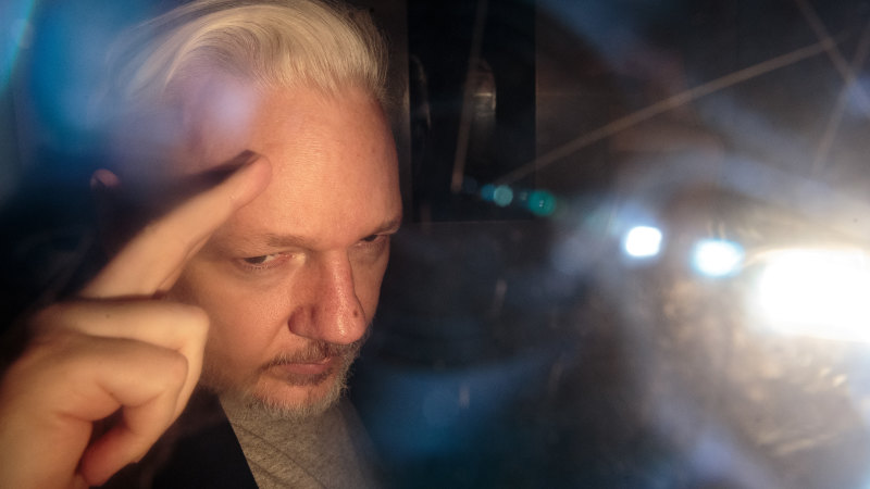 İngiltere, WikiLeaks kurucusunun ABD'ye gönderilmesini emretti