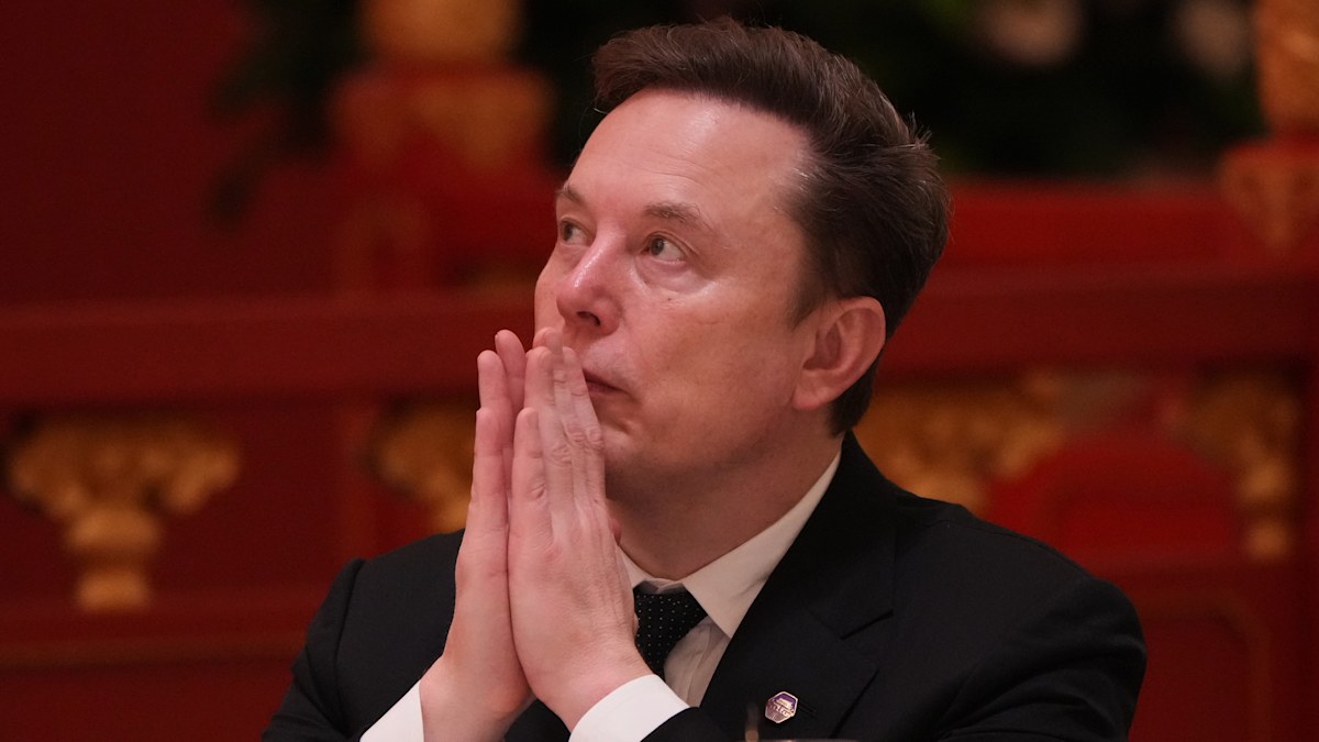 SpaceX almost halves in value from its much-vaunted June launch