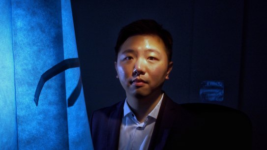  Associate Professor Eric Chow  