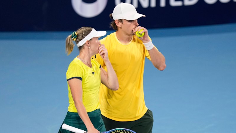 United Cup 2026 LIVE: Demon and Hunter dominate to take one set lead in doubles