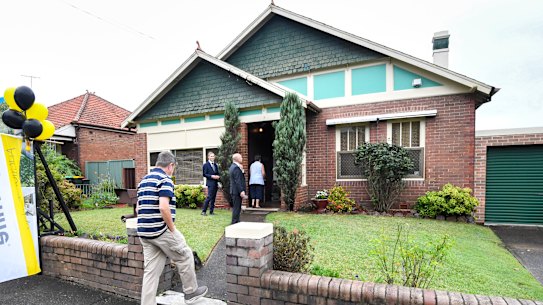 Falling house prices quickly dampen the appetite to spend.