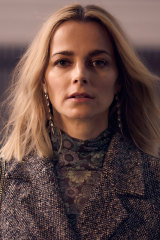 Bojana Novakovic as the cynical, self-effacing Clara.
