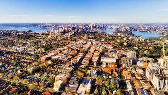 New investors who purchased in a string of inner suburbs would be left more than $5000 short every month, as mortgage repayments outstrip rental income. 