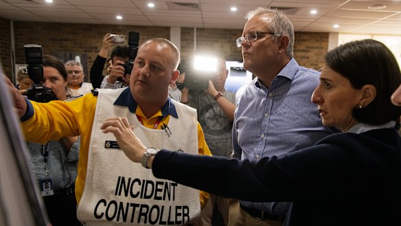 Prime Minister Scott Morrison and NSW Premier Gladys Berejiklian received a briefing at the Wollondilly Emergency Control Centre on Sunday.