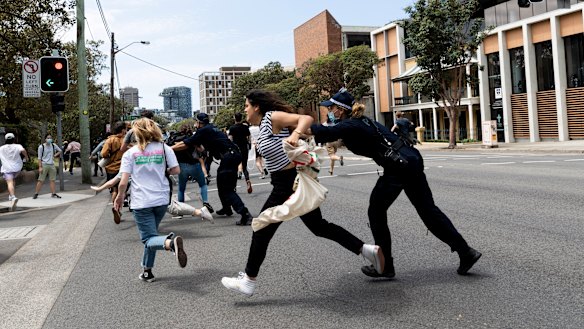 Police clear protesting students from the road at Sydney University.