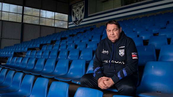 Former All Blacks coach Steve Hansen has been working with Trent Barrett and the Bulldogs.