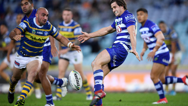 Who's who: Many fans struggled to tell the Bulldogs and Eels apart.