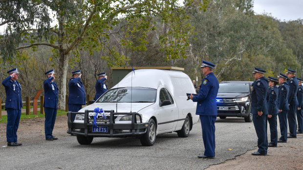 Police escorted the body of Constable Glen Humphris to the border of Victoria and NSW. From there, NSW Police escorted Constable Humphris to his final resting place.