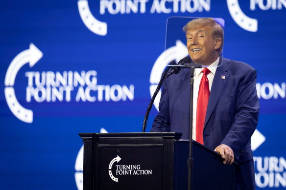 Eski ABD Başkanı ve Cumhuriyetçi başkan adayı Donald Trump, 15 Temmuz'da West Palm Beach, Florida'da.