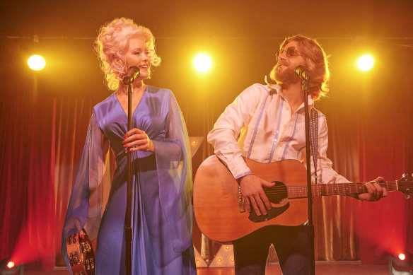 Krew Boylan stars as Dolly Parton impersonator Red with her own Kenny Rogers, played by Daniel Webb.