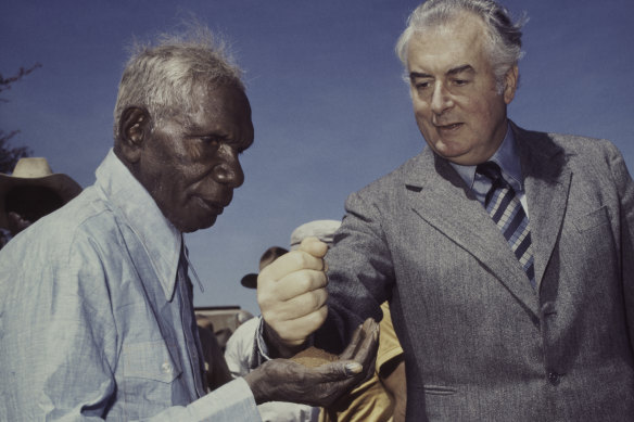 Prime Minister Gough Whitlam pours soil into the hand of traditional landowner Vincent Lingiari in 1975.