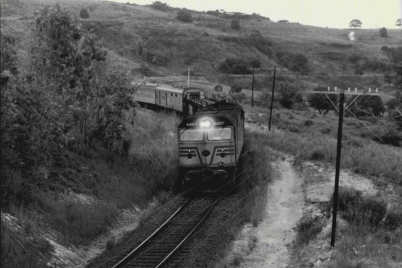 The Sydney to Murwillumbah train goes to Byron Bay in 1985.