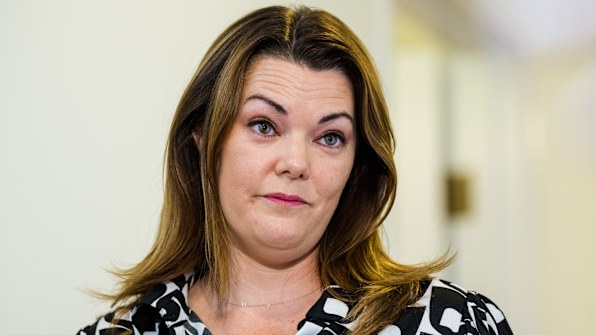 Optus outage: Communications Minister Michelle Rowland says Optus ...
