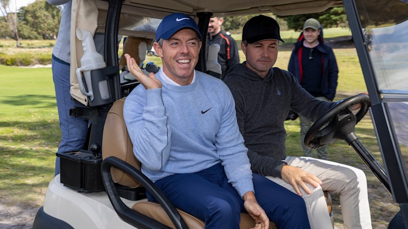Golf superstar McIlroy steps onto the course at Royal Melbourne
