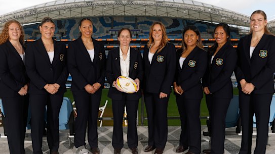 Wallaroos Coach Jo Yapp (centre) poses for a photo with squad members Brianna Hoy, Piper Duck, Siokapesi Palu, Emily Chancellor, Katalina Amosa, Cecilia Smith and Kaitlan Leaney during the Wallaroos Women’s Rugby World Cup squad announcement at Allianz Stadium