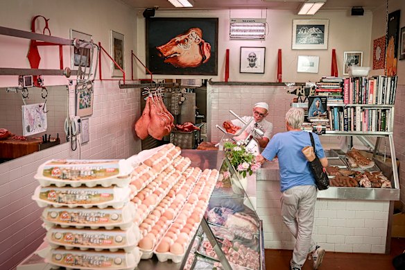 Most of Leo’s art and classical playlists come with the sale.