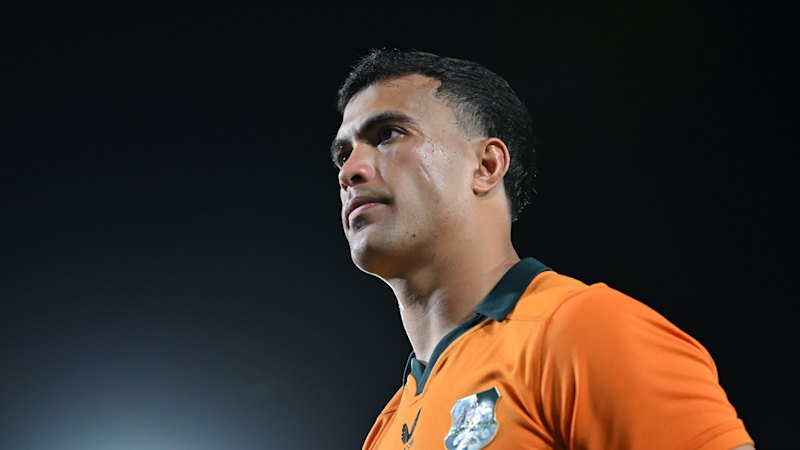 Wallabies begin new era under Joe Schmidt with narrow win and Suaalii role