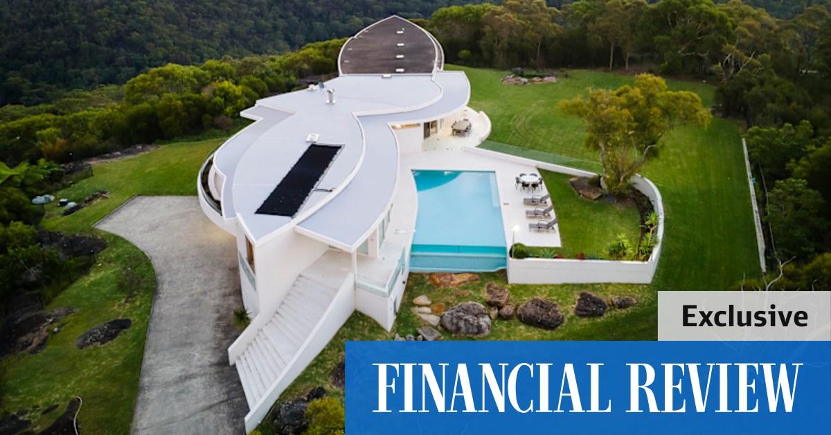 Prestige property: Mystery buyers of $16m 'Starship Enterprise' mansion on Sydney's northern beaches revealed as marine construction boss Greg Stockley and his partner Sarah Burns - Vimarsana News