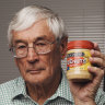 Dick Smith to close his grocery line, blaming unbeatable Aldi