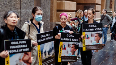 Dozens of public healthcare workers staged a demonstration in Sydney calling for investors to vote against the break-up of power giant AGL.