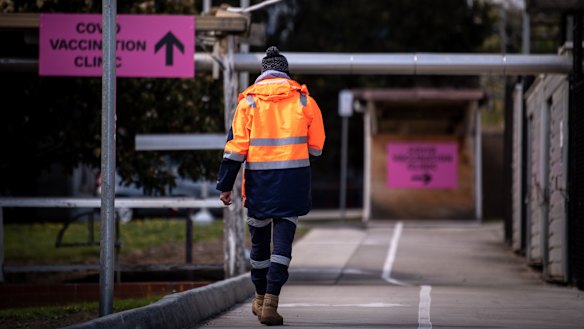 The Victorian building union favours a “conversation” with workers about vaccines rather than mandates.  