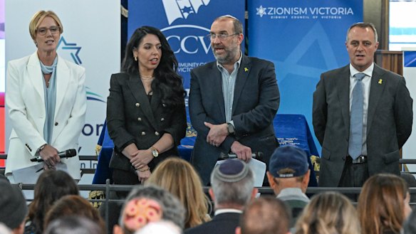Goldstein’s independent MP Zoe Daniel (left) and Liberal candidate Tim Wilson (right) at the forum in Brighton on Thursday night.