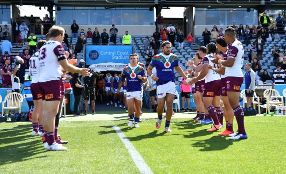 The Manly Sea Eagles formed a guard of honour before the game to welcome the Warriors on to the field in what was their last game before returning home to friends and family in New Zealand.