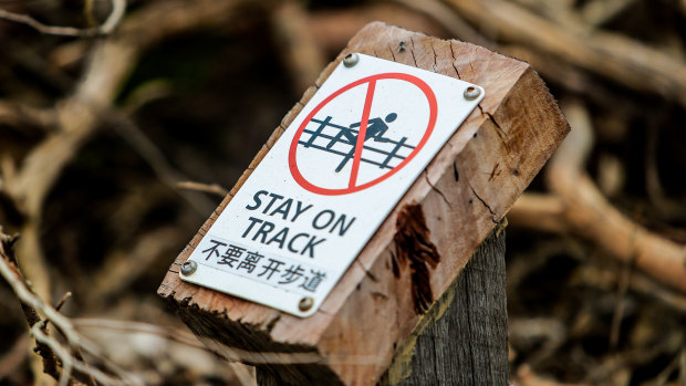 Many warning signs are in both English and Chinese. 