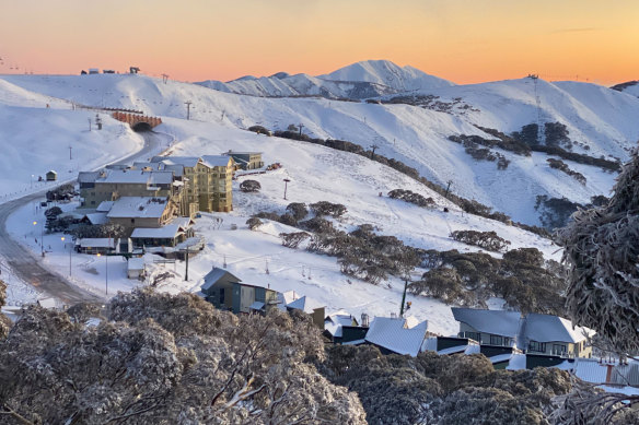 Promising early winter snowfall at Mt Hotham has since dropped off, compounded by warmer than average temperatures.