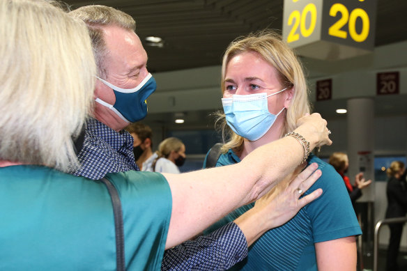 Ariarne Titmus is greeted by parents Steve and Robyn at Brisbane Airport. 