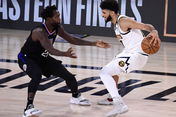 The Nuggets' Jamal Murray (right) takes on the Clippers' Patrick Beverley.