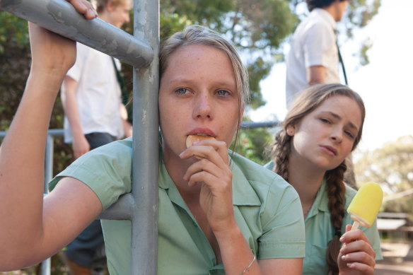 Harding (front) with Puberty Blues co-star Ashleigh Cummings in 2012.